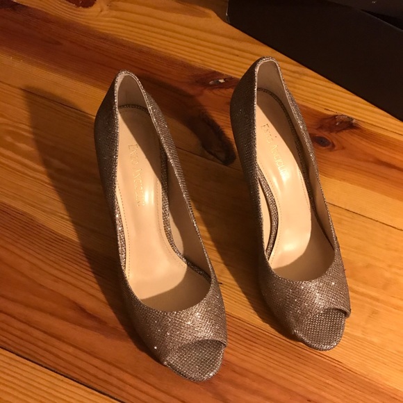 Enzo Angiolini Gold Metallic Peep Toe Heels, 7.5 - Picture 5 of 14